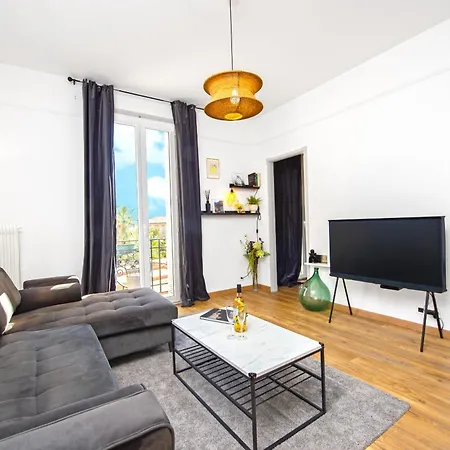 Confort Au Centre-ville Et Pres De La Menton