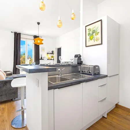 Confort Au Centre-ville Et Pres De La Menton