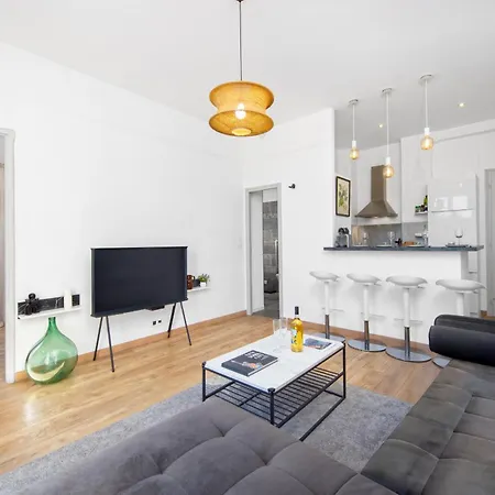 Confort Au Centre-ville Et Pres De La *