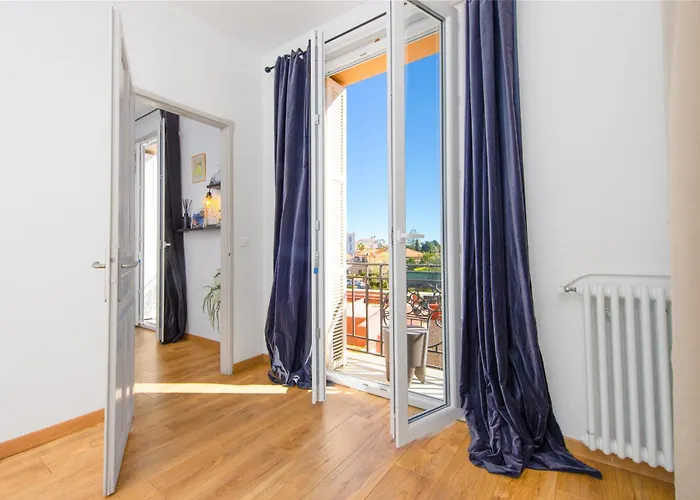 Confort Au Centre-ville Et Pres De La * Menton