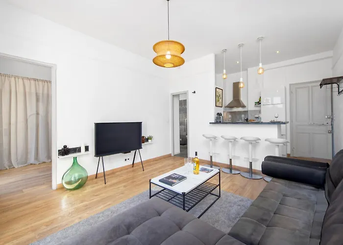 Confort Au Centre-ville Et Pres De La *