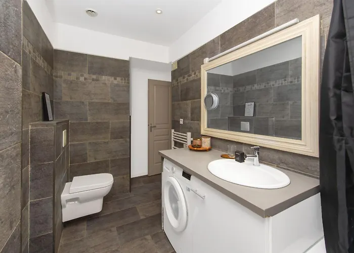 Confort Au Centre-ville Et Pres De La * מנטון